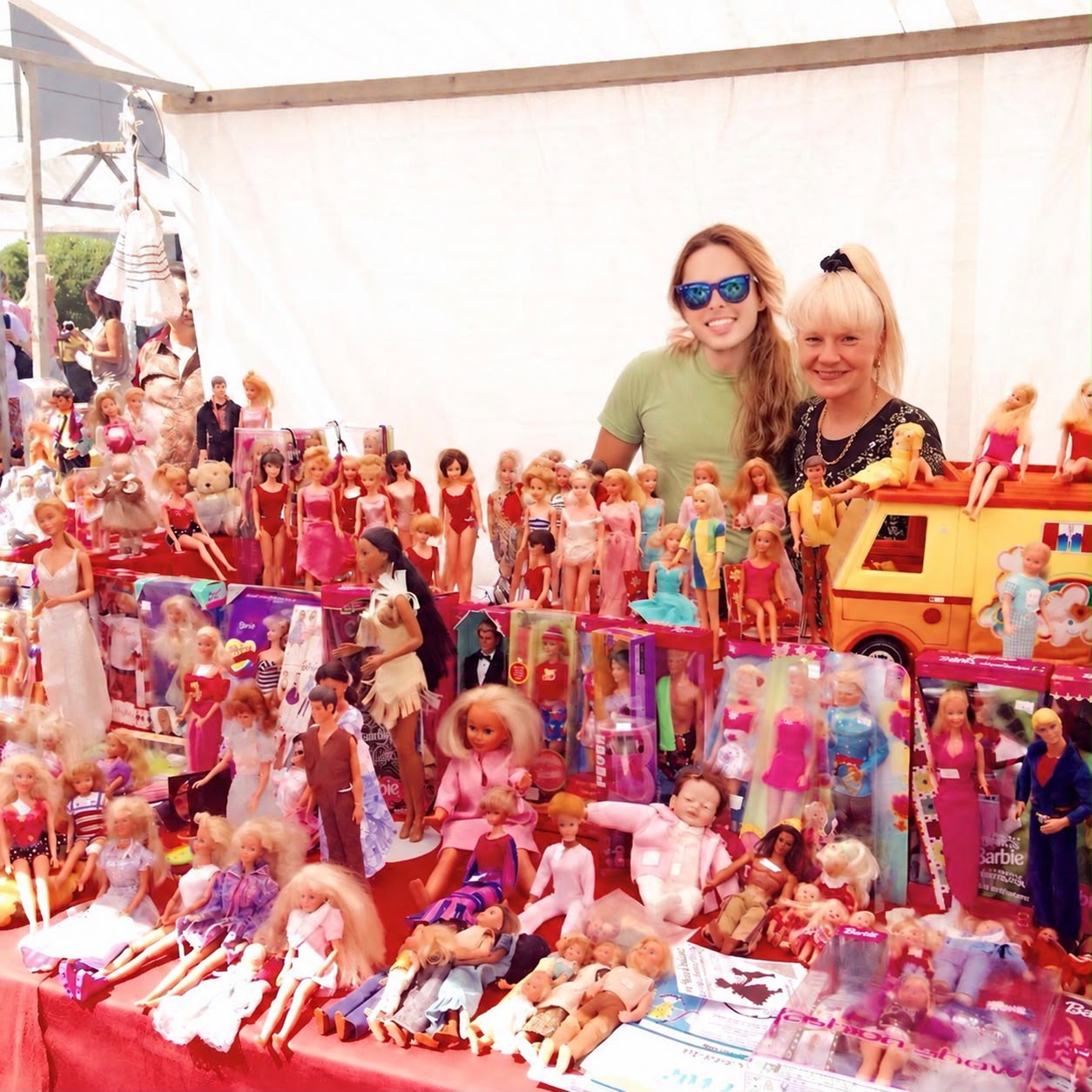 The international Barbie collecting community