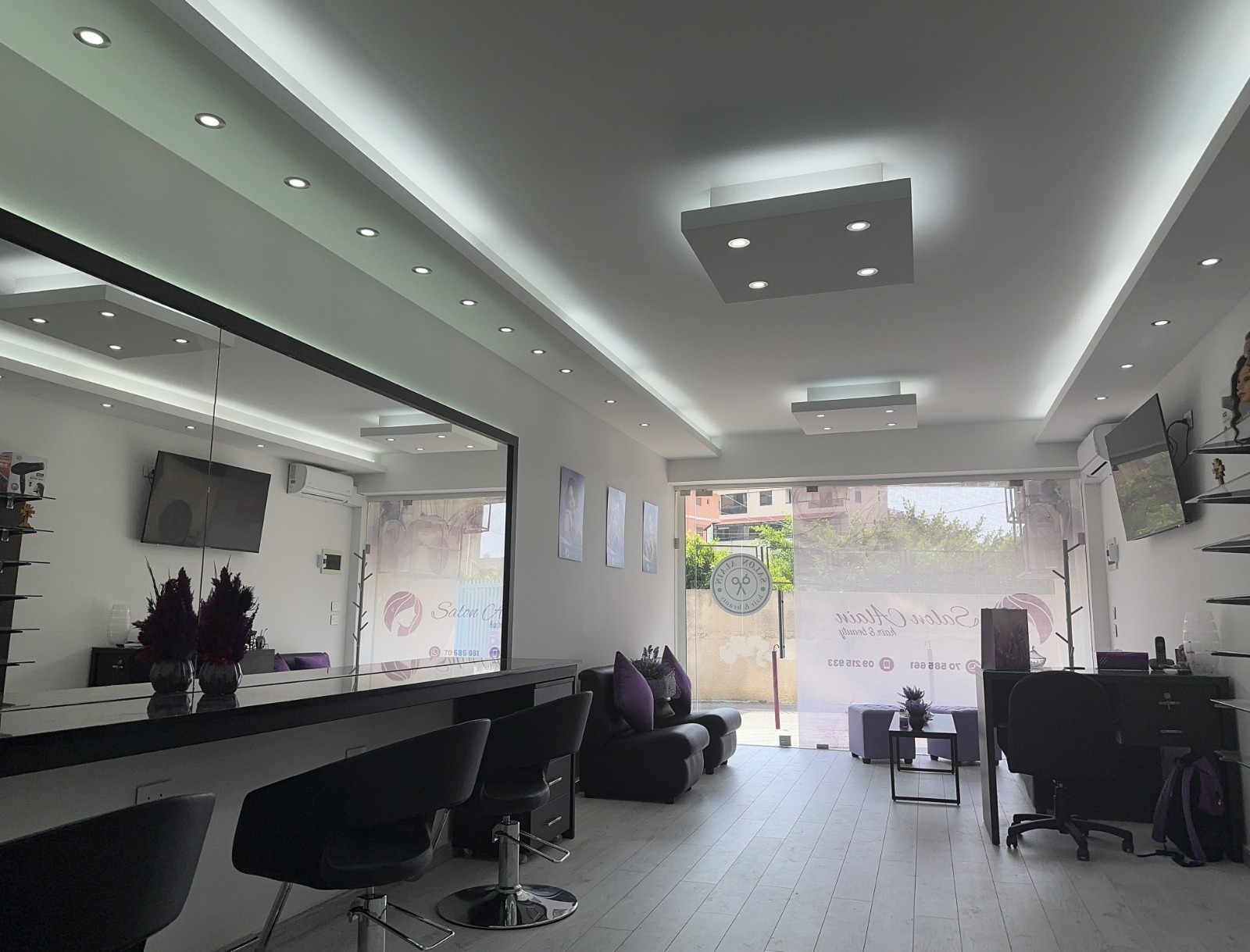 Salon Alain interior